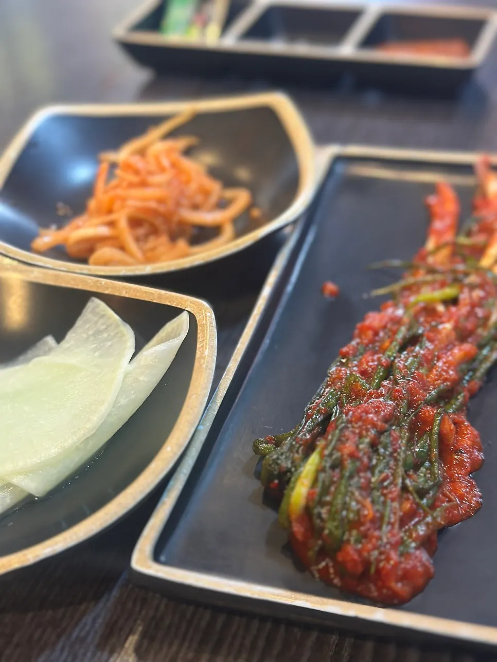 Side dish plate including scallion kimchi