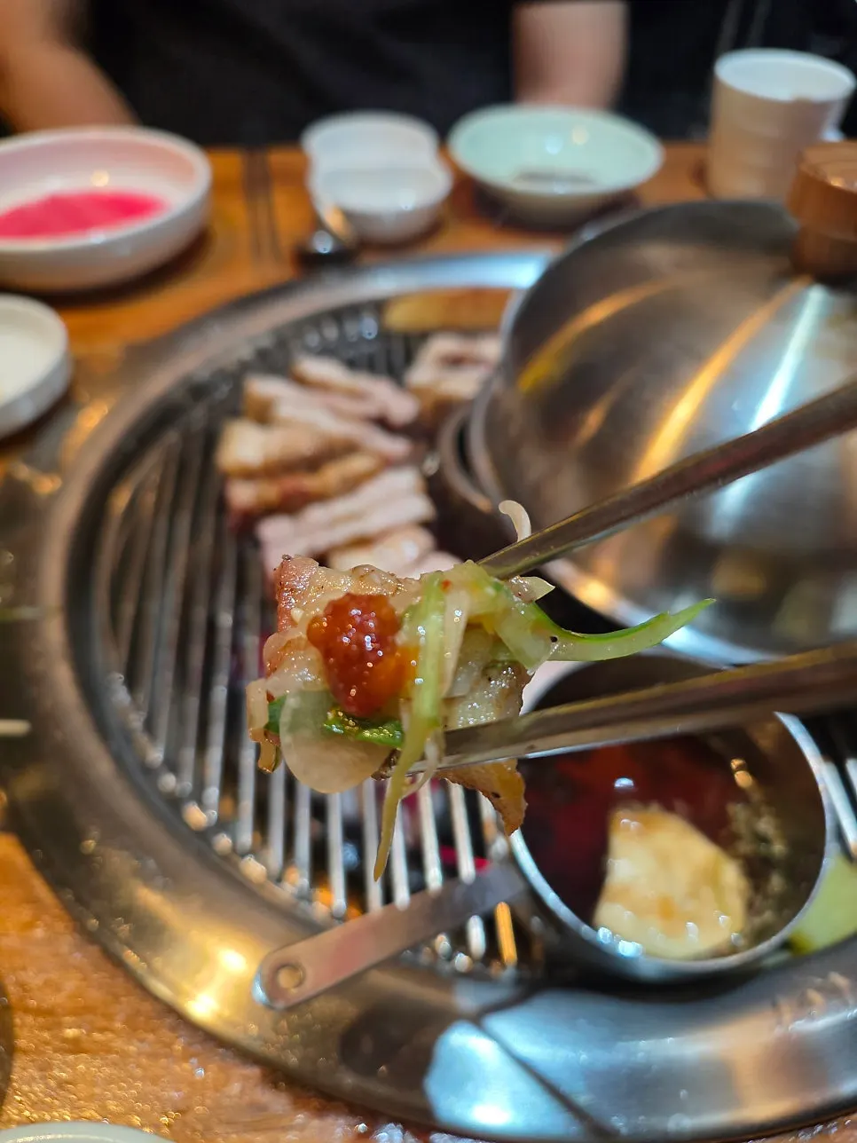 와사비와 소금을 곁들인 우대갈비