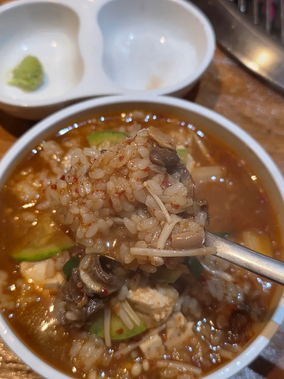 겉은 바삭하게 구워진 삼겹살
