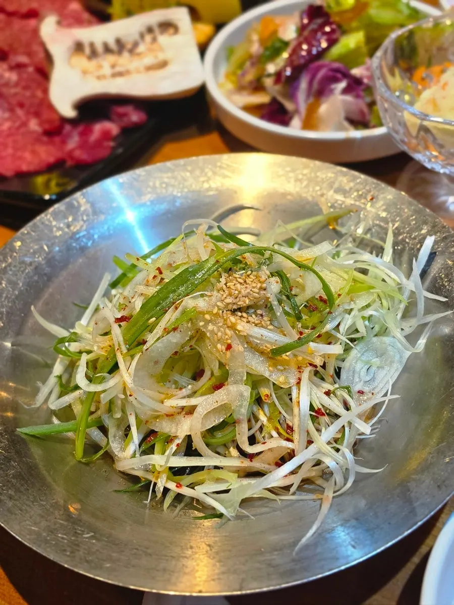 직접 만든 소스에 적신 소고기