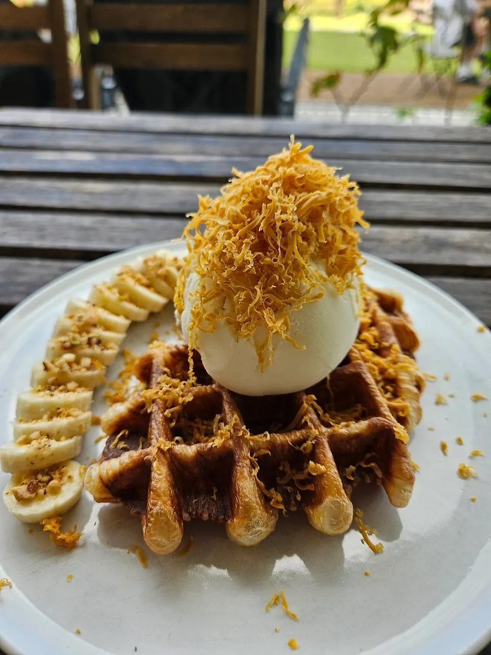 Sinobe brown croffle topped with Häagen-Dazs ice cream and brown cheese