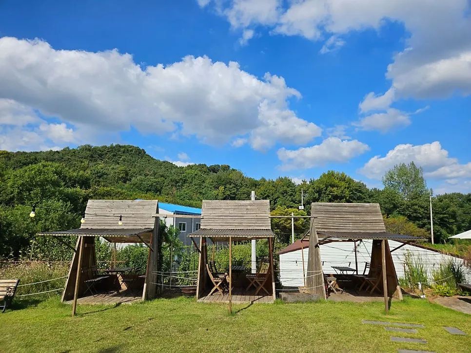 Independent hut-style seating in Sisup's outdoor garden