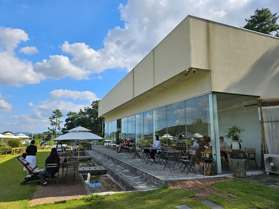 Sisup's lawn area with parasol seating outdoors