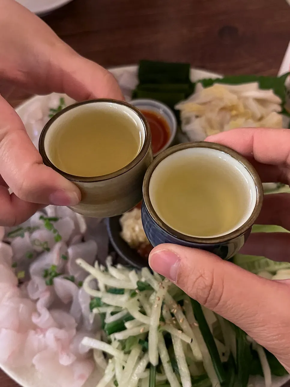 A wrap of raw fish and vegetables in kelp