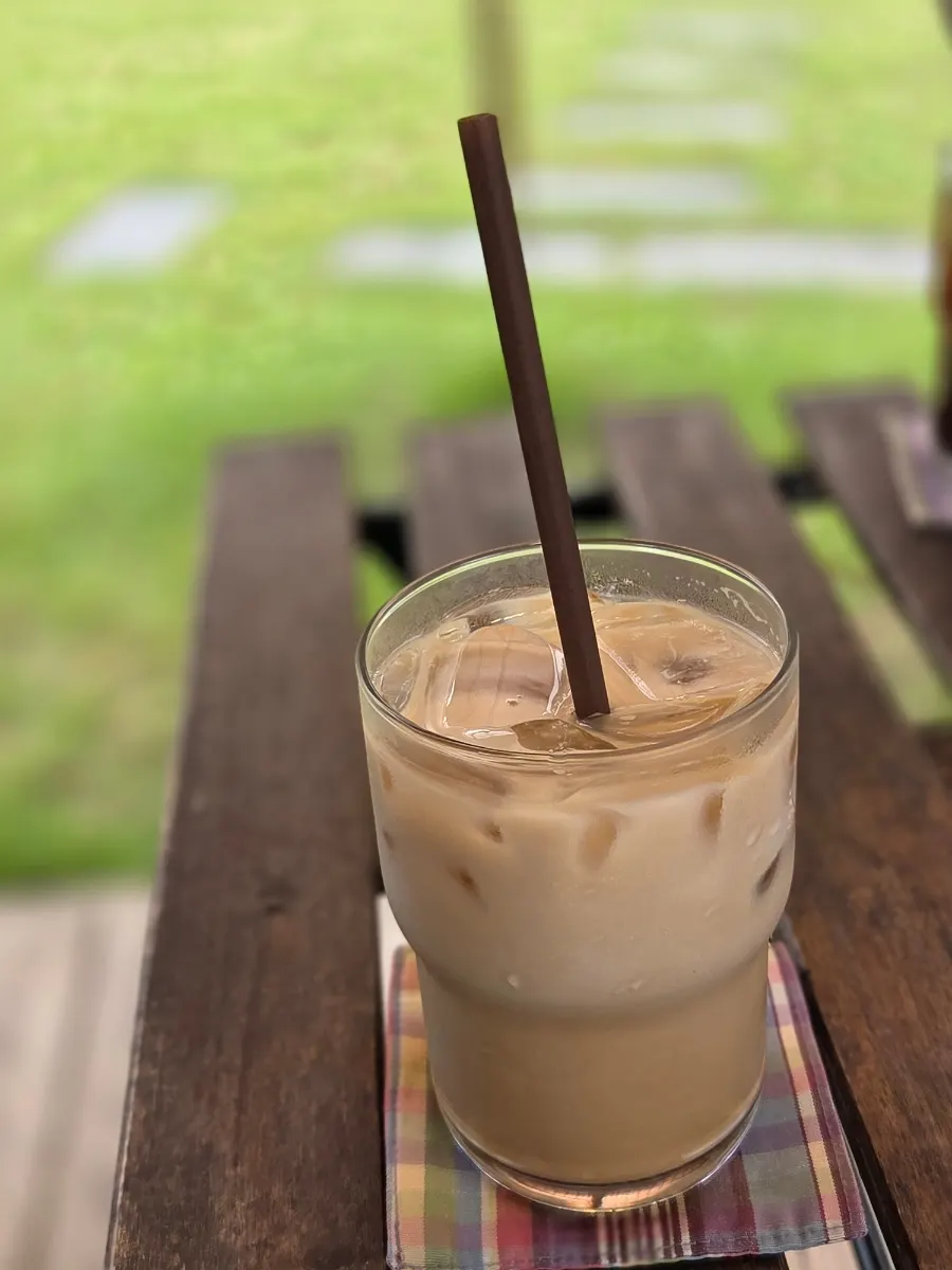 Close-up of Sisup's handmade vanilla bean latte on the table