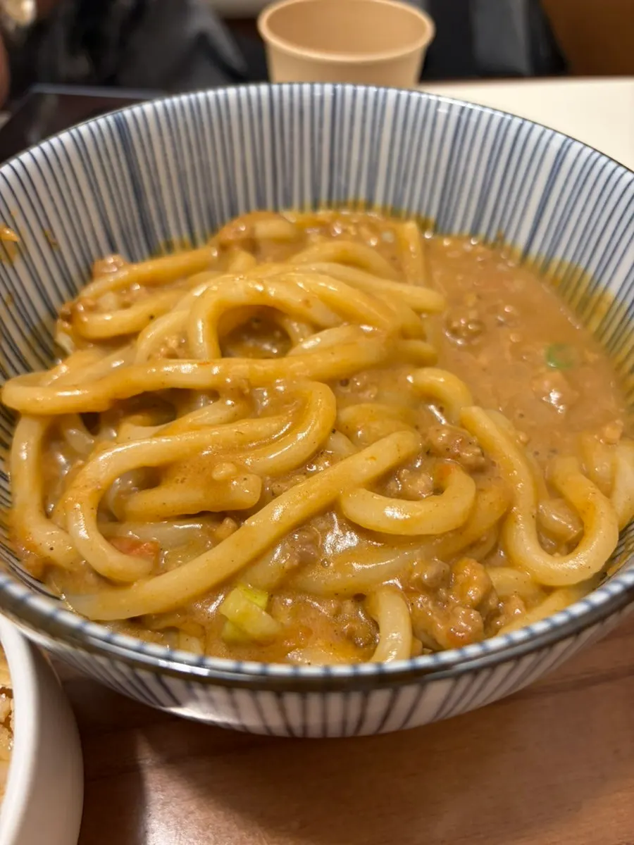 우동과 함께 나온 뜨끈한 유부국물