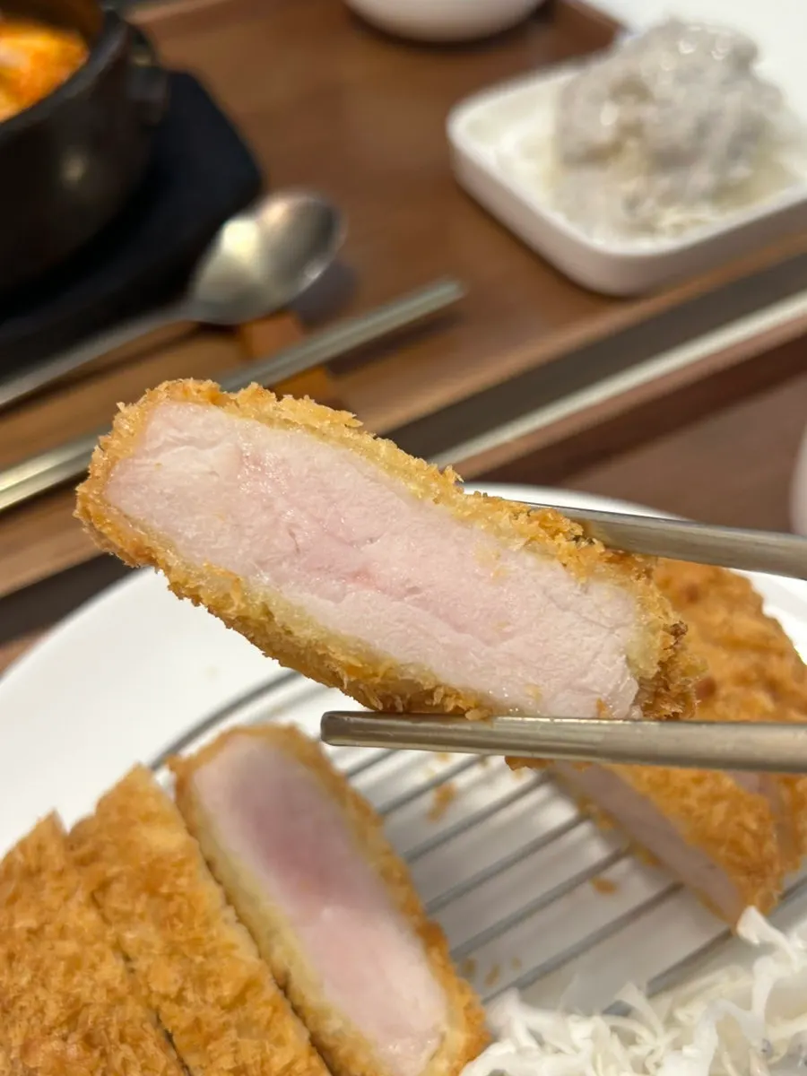 Cross-section of 72-hour cross-aged Korean pork sirloin katsu