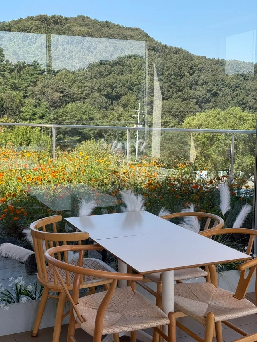 Mountain and field view seen through Siyudang's windows
