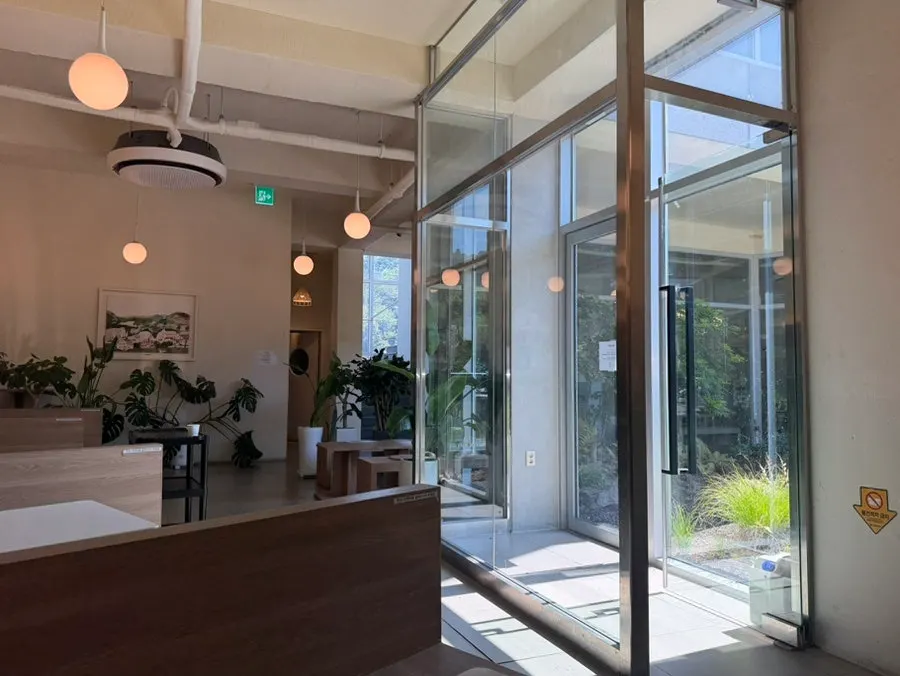 Siyudang's spacious indoor seating area
