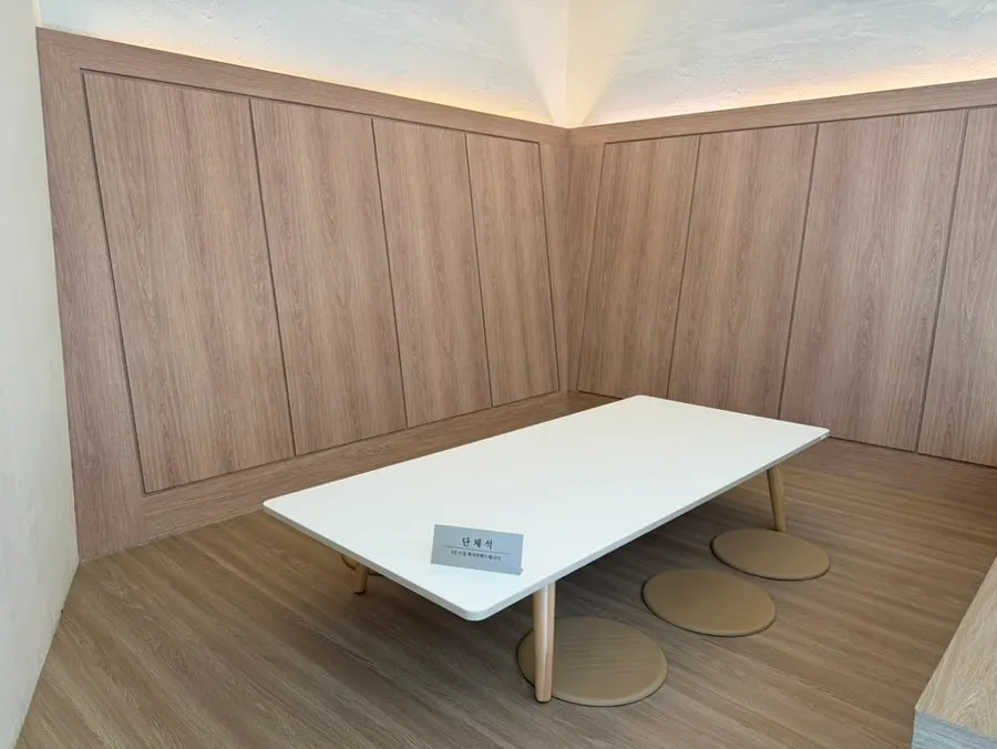 A stroller-friendly interior passageway at Siyudang