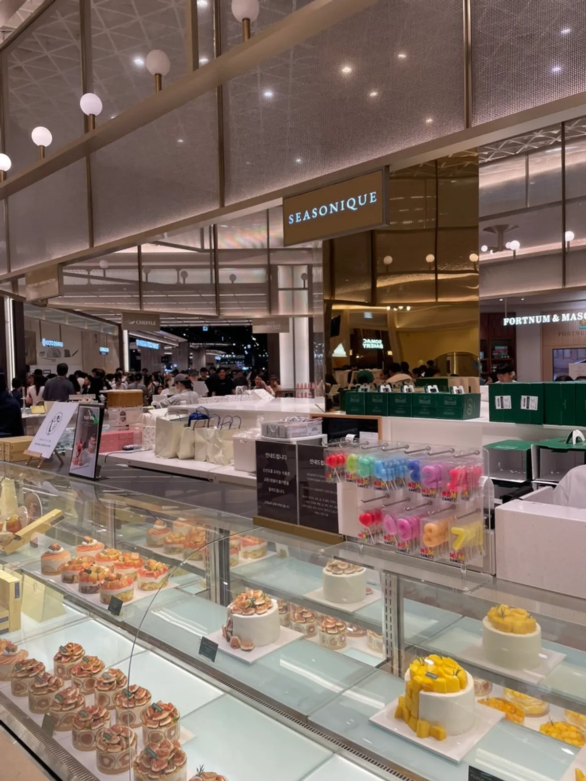 Cake display case at Siznique on the basement floor of Daegu Shinsegae Department Store