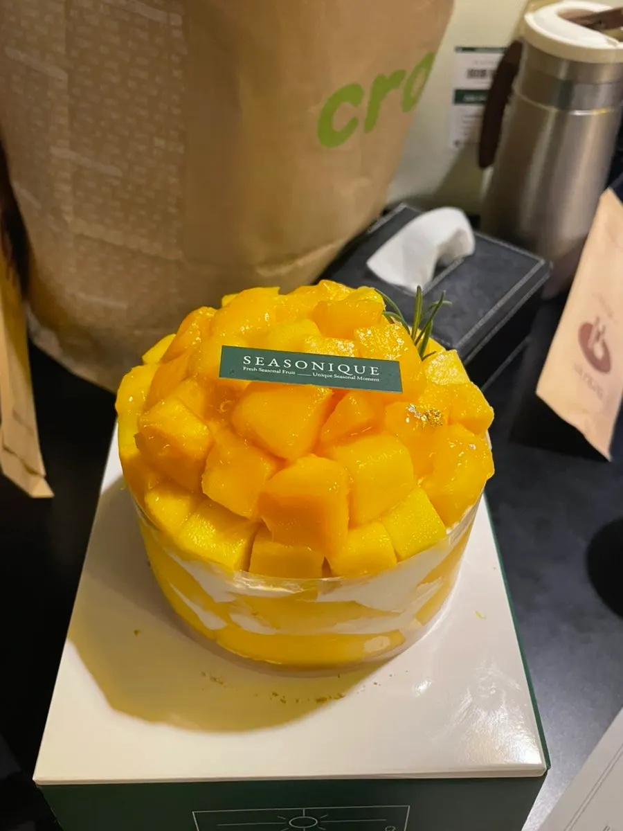 The mango mini cake purchased at Siznique