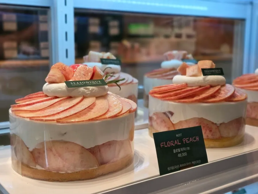 Close-up of the Peach Farm Warreu cake