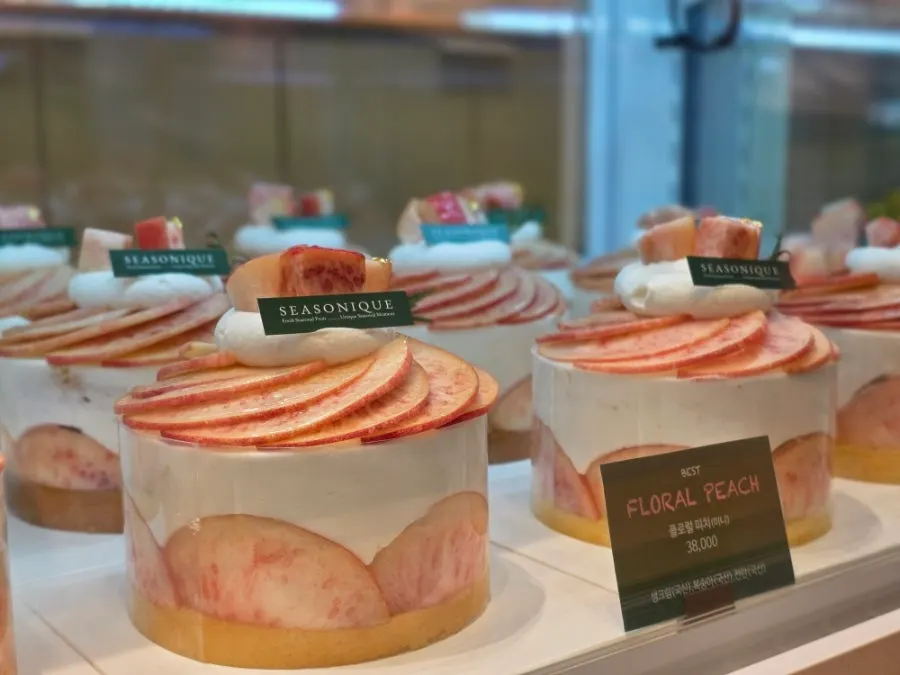 Floral Peach Size 1 cake