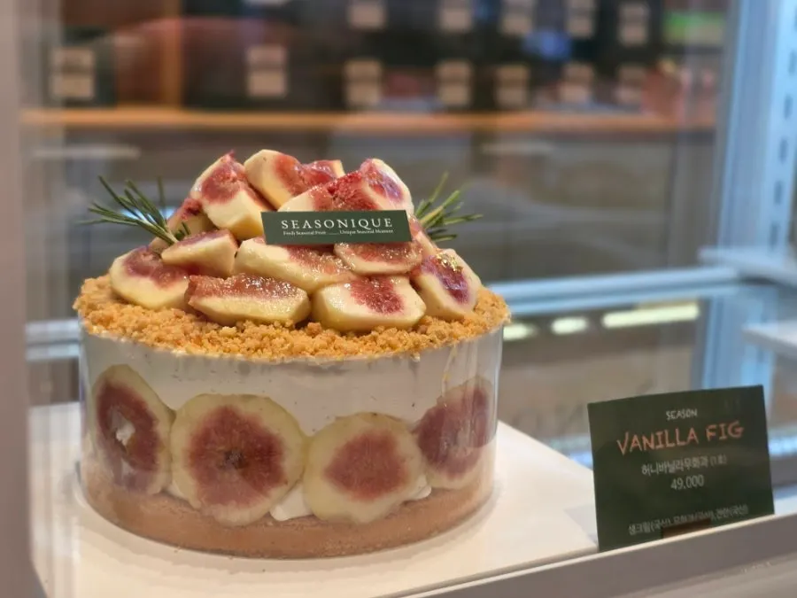 Honey Vanilla Fig cake on display