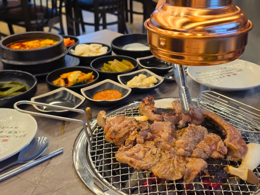 두근두근숯불갈비 숯불 돼지갈비 상차림