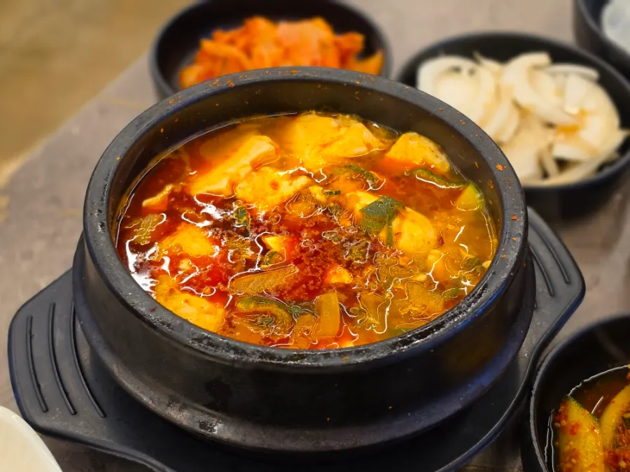 서비스로 나온 순두부찌개