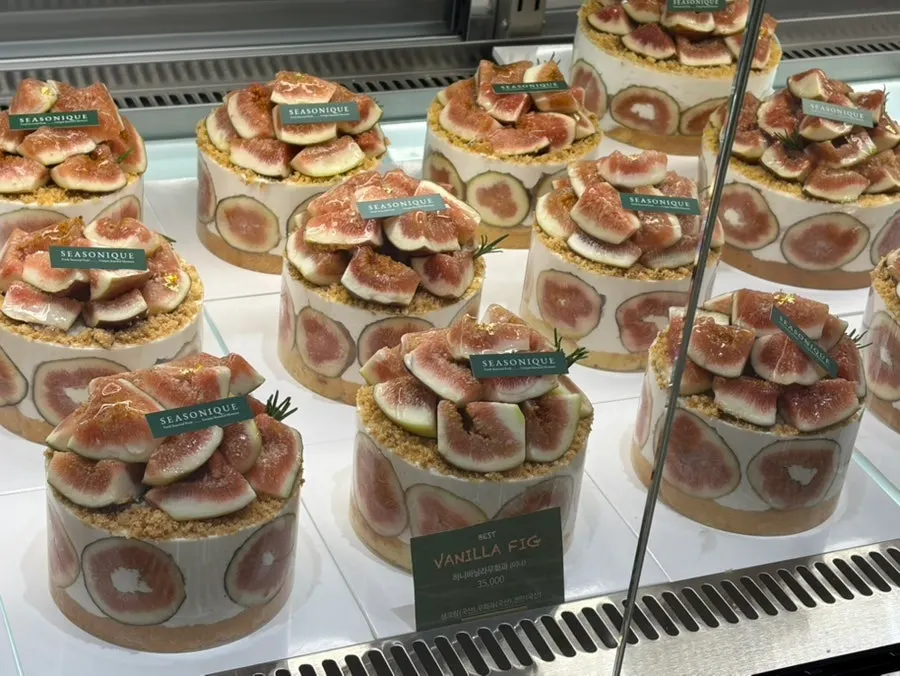 Fresh-looking fig cake on display