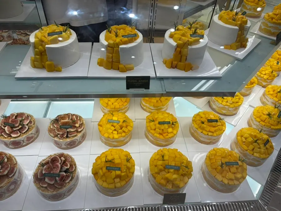 Siznique's mango cake on display