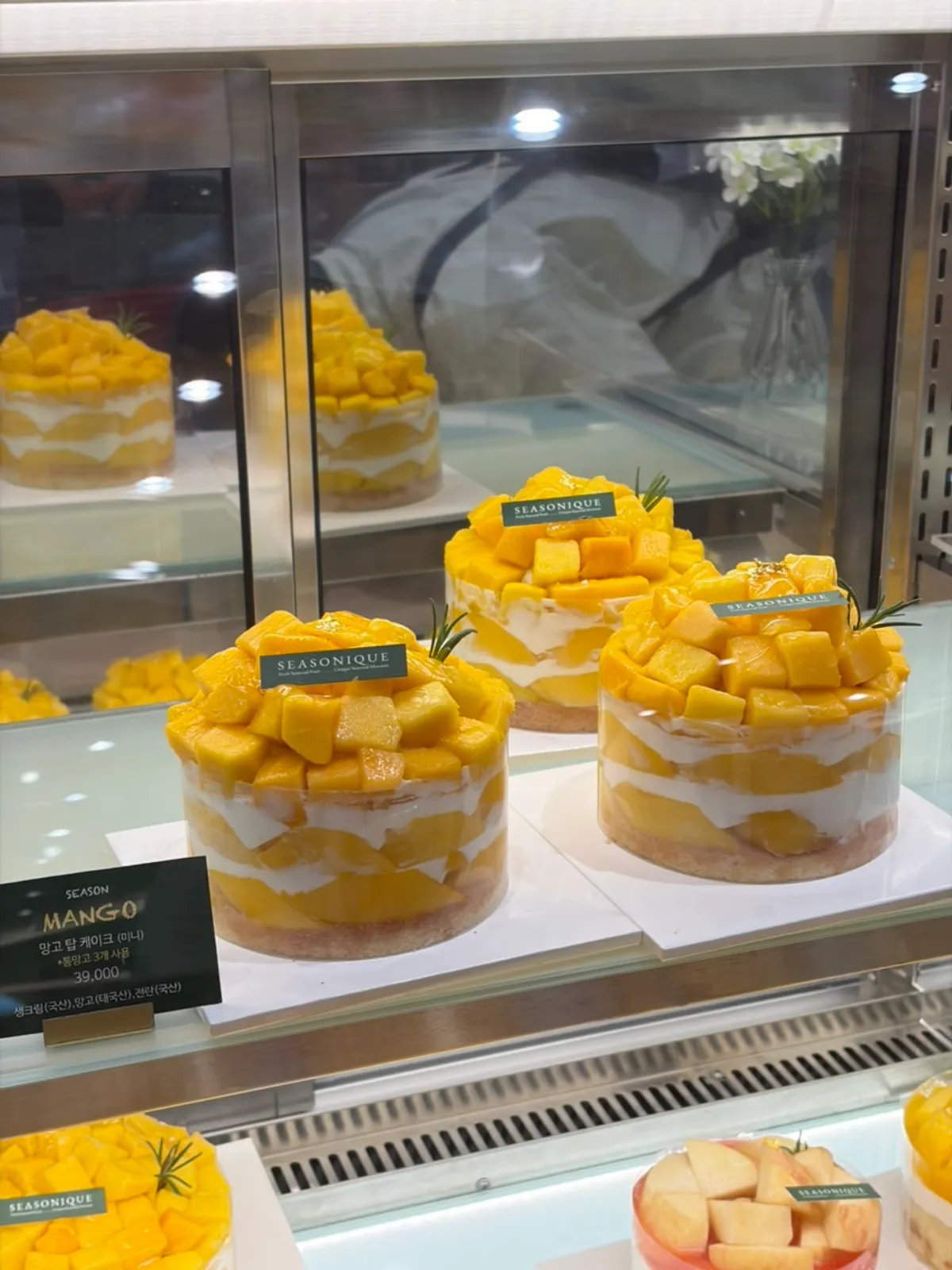 Siznique's mango cake with mango covering every inch