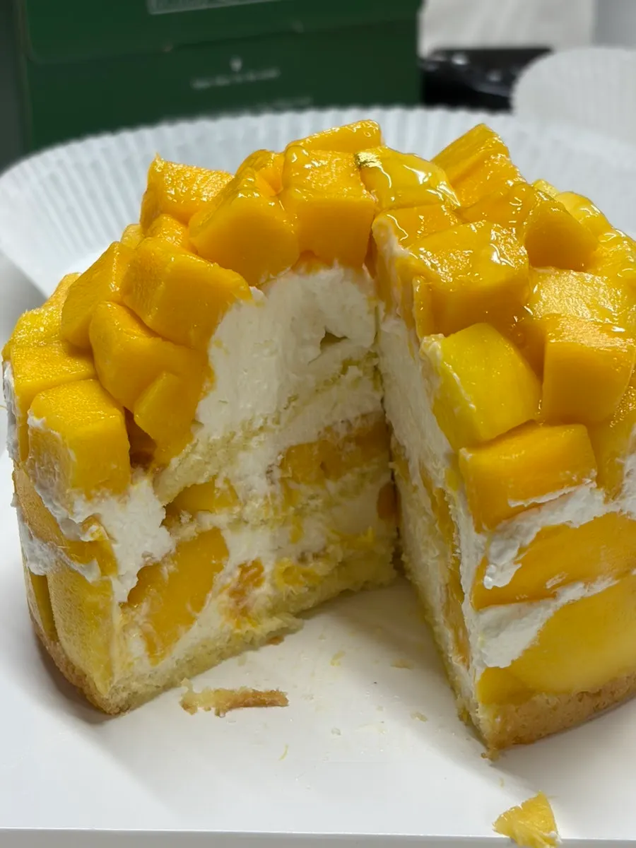 Cross-section of the cake showing mango packed all the way through