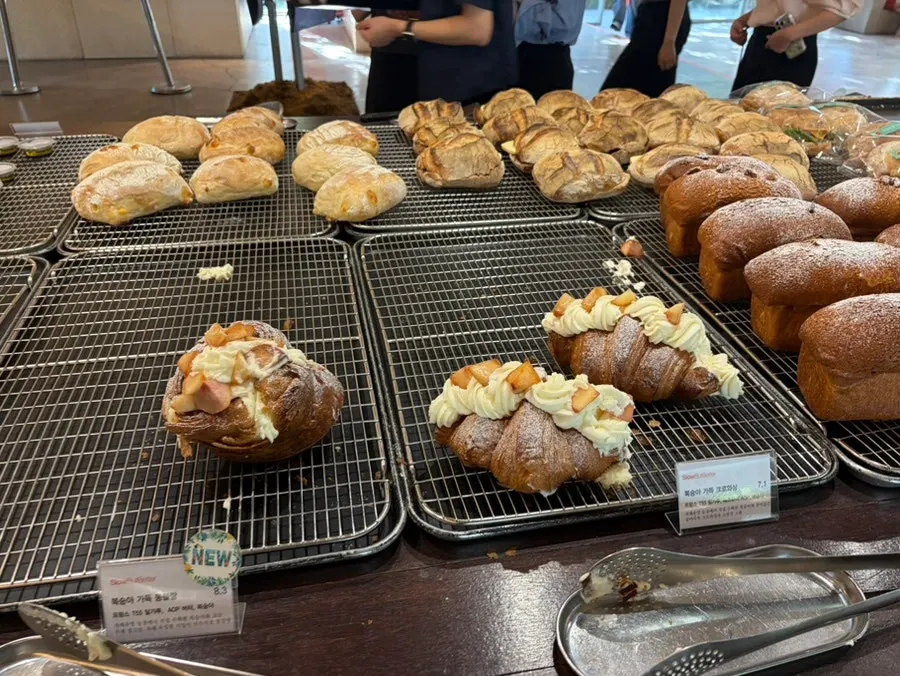 Chestnut sliced bread display