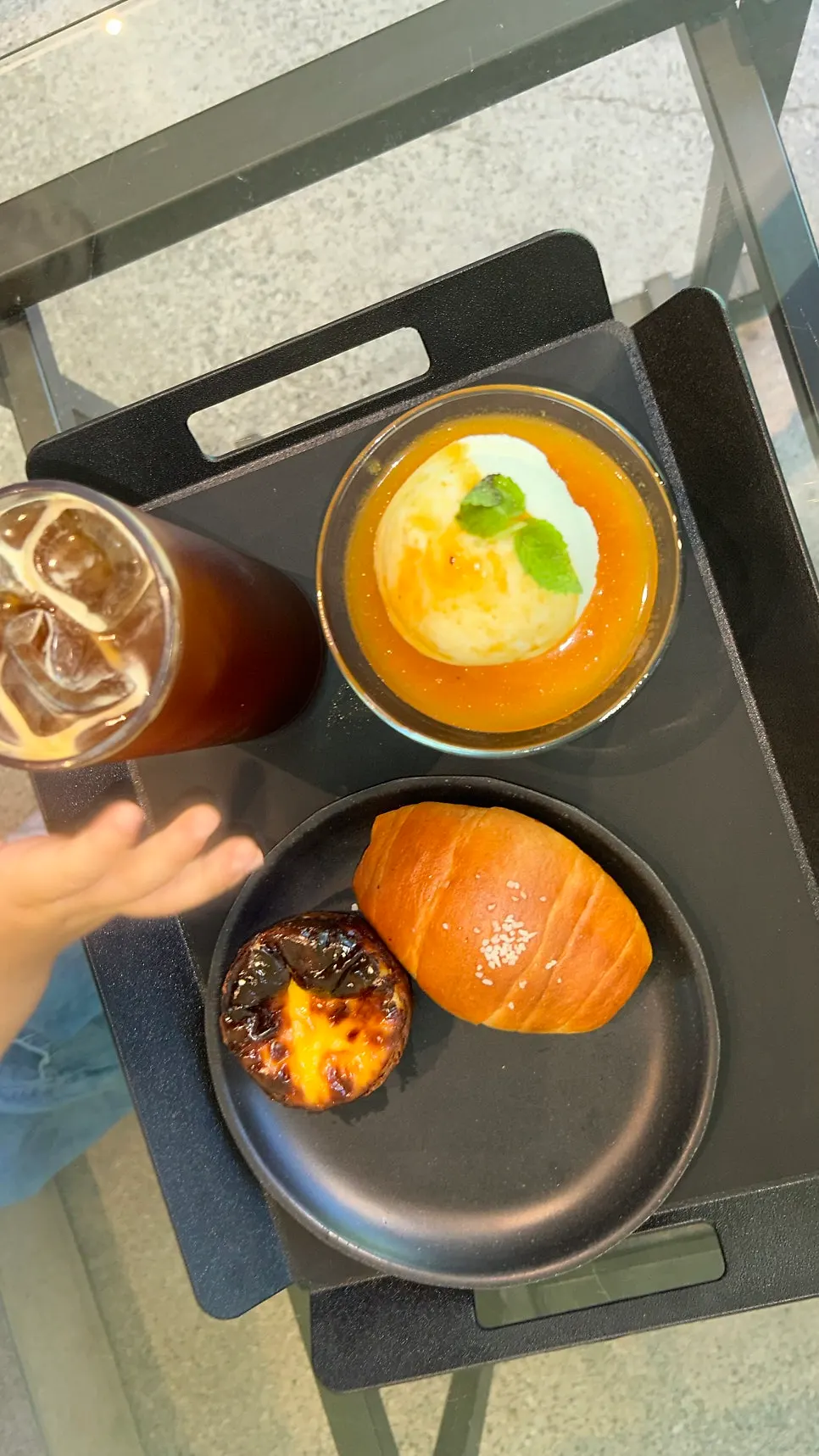 Apricot-filled ice cream dessert