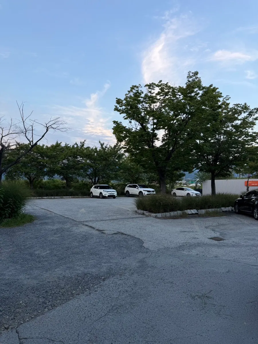 Slow But Barrel Daegu building and spacious parking lot behind it
