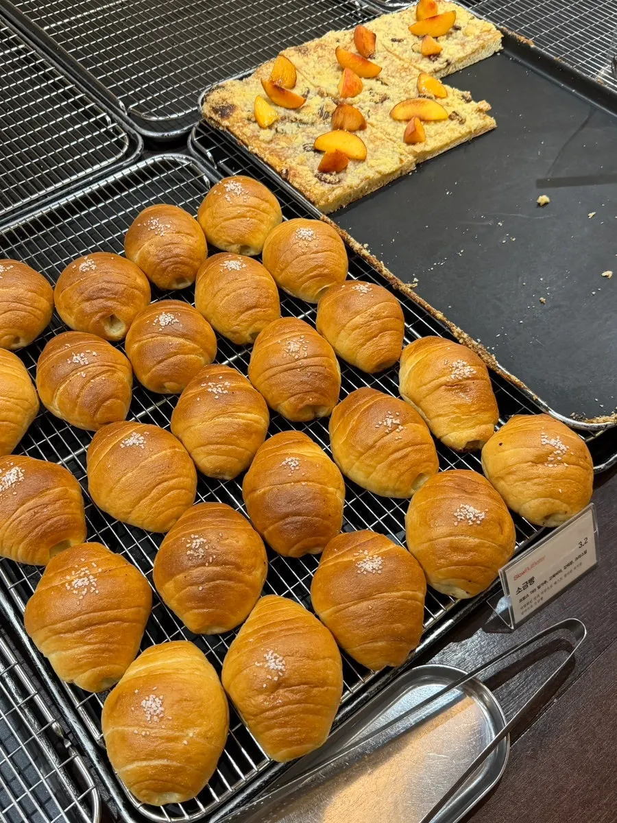 Bakery display case with bread remaining in the evening