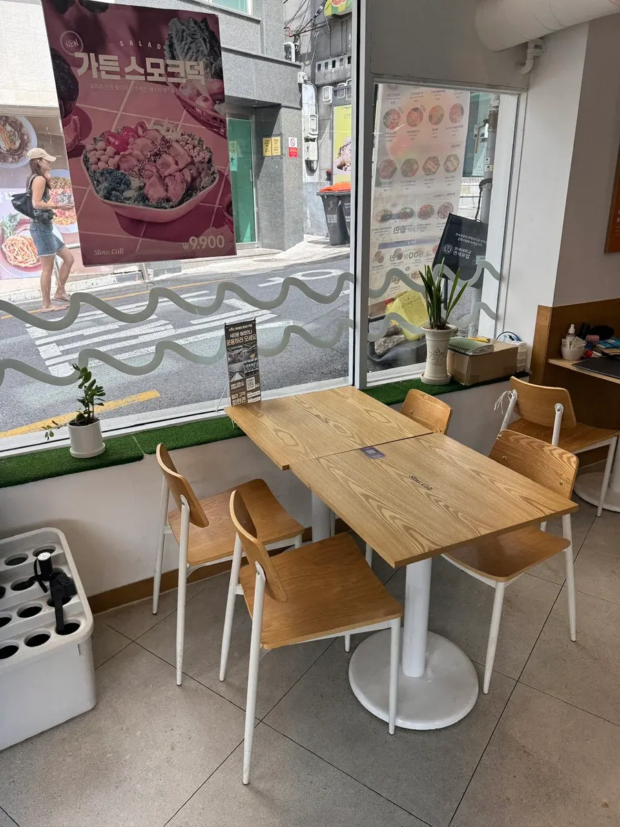 1-2 person tables good for solo dining
