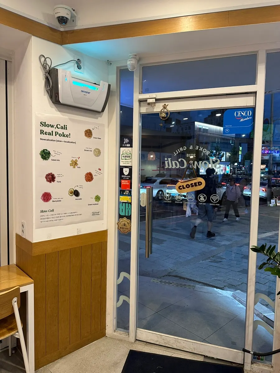 Interior of Slow Cali Hongdae Entrance Station Branch