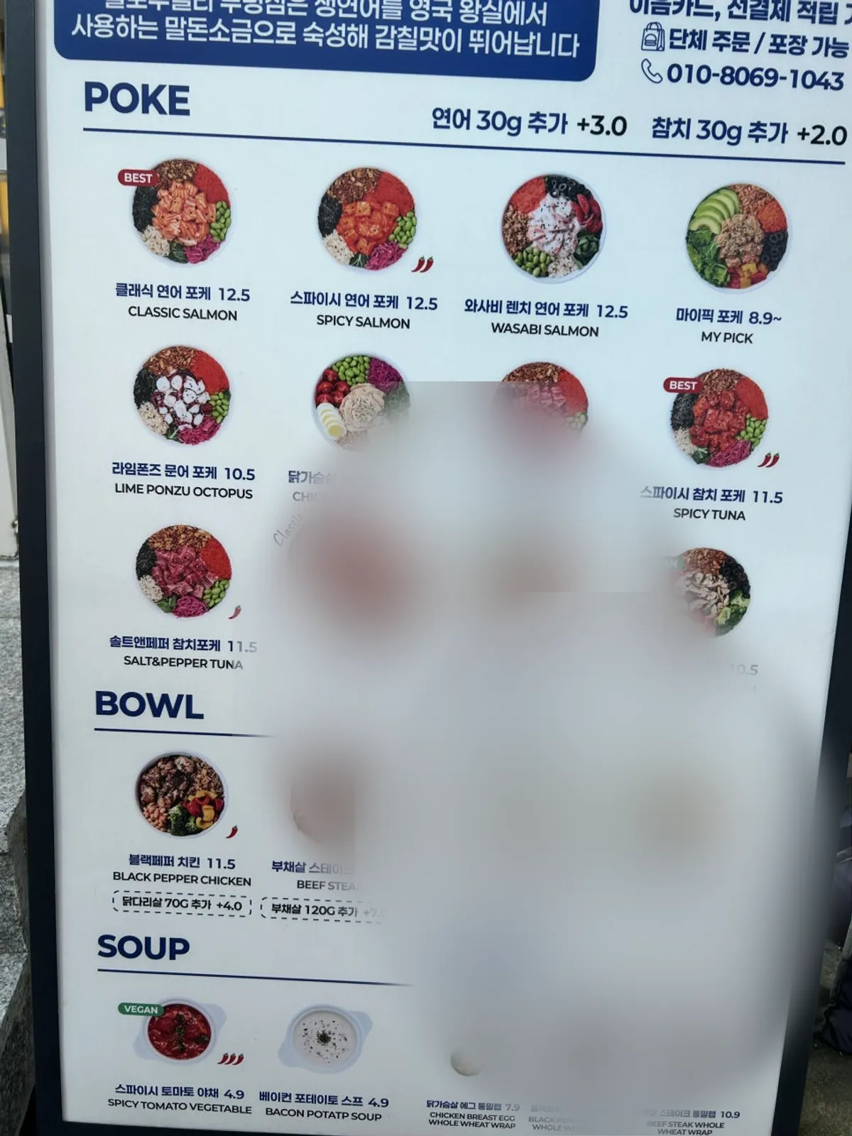 Seating and tables inside Slow Cali Bupyeong