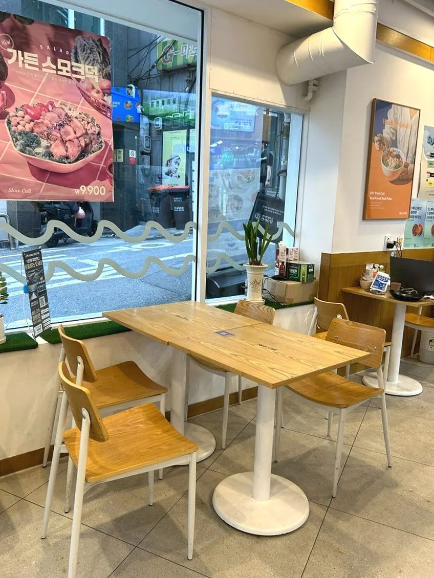 Interior with 4-person tables and single-seat bar table