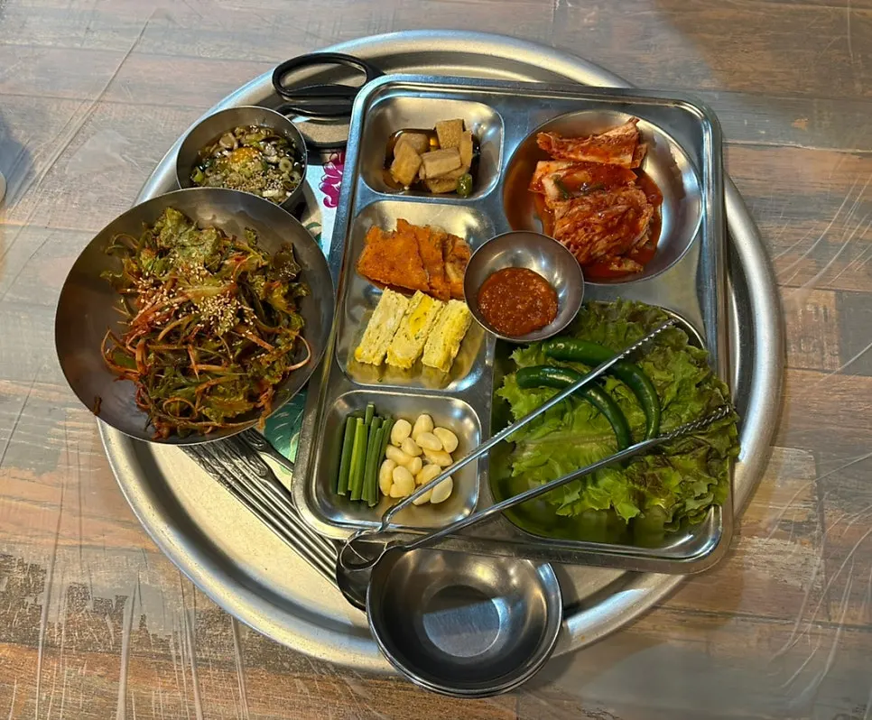Menu board of flash-frozen pork belly at Smile Hoegwan Main Branch