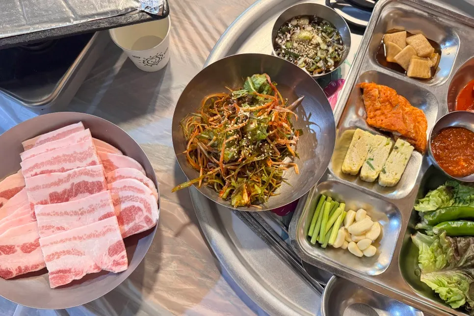 Thinly sliced frozen pork belly