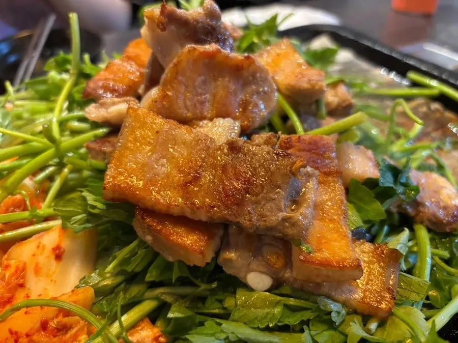 친구 둘이 먹은 오겹살 2인분 테이블 전경