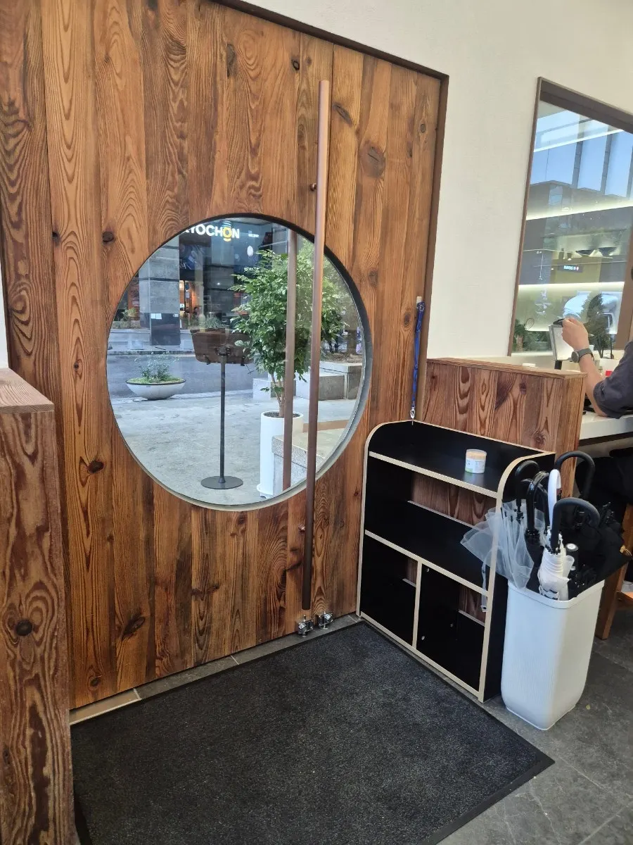Kosi Seoul National University Entrance Branch dining space