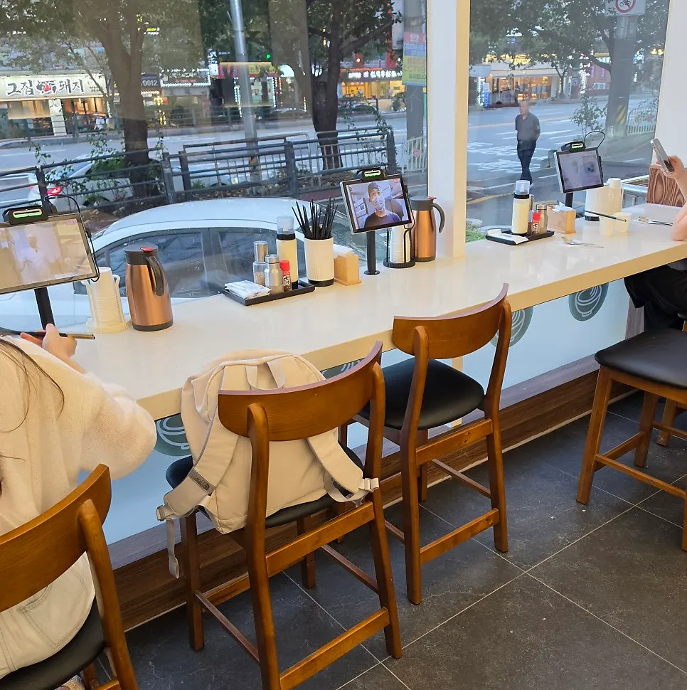 Counter seats facing the inner wall