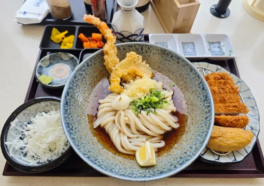 Bukkake udon sauce and accompaniments