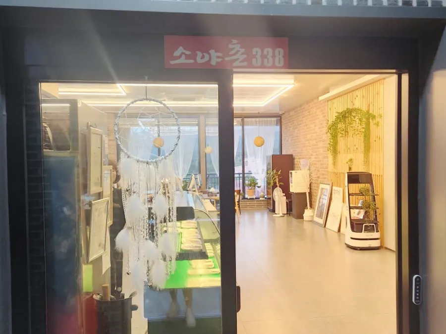 Orange sign on the left side of the building pointing to the 2nd-floor elevator