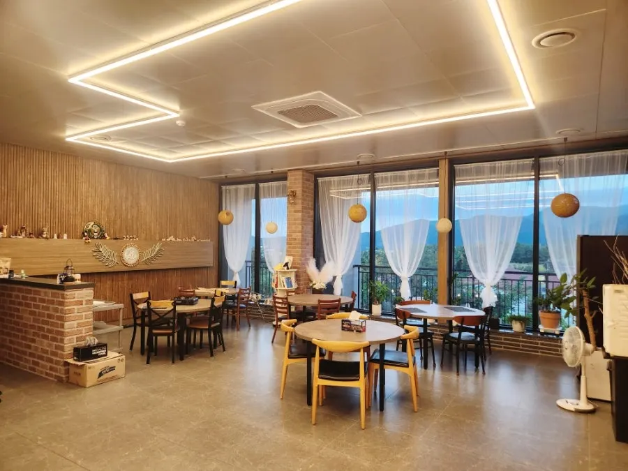 Café-like tables inside the 2nd floor of Soyachon 338