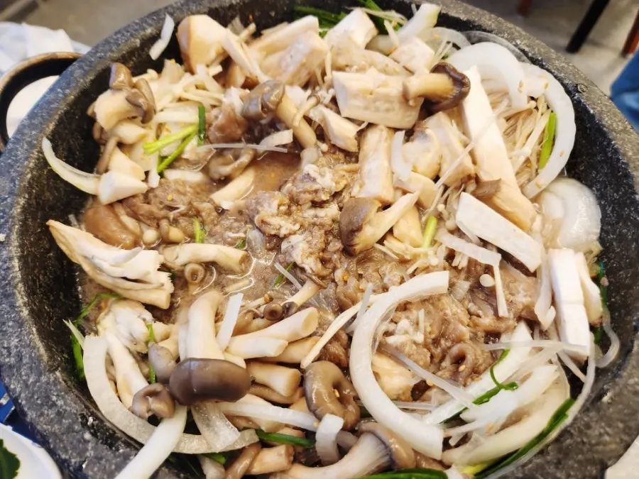 Staff cutting mushrooms and glass noodles into the bulgogi