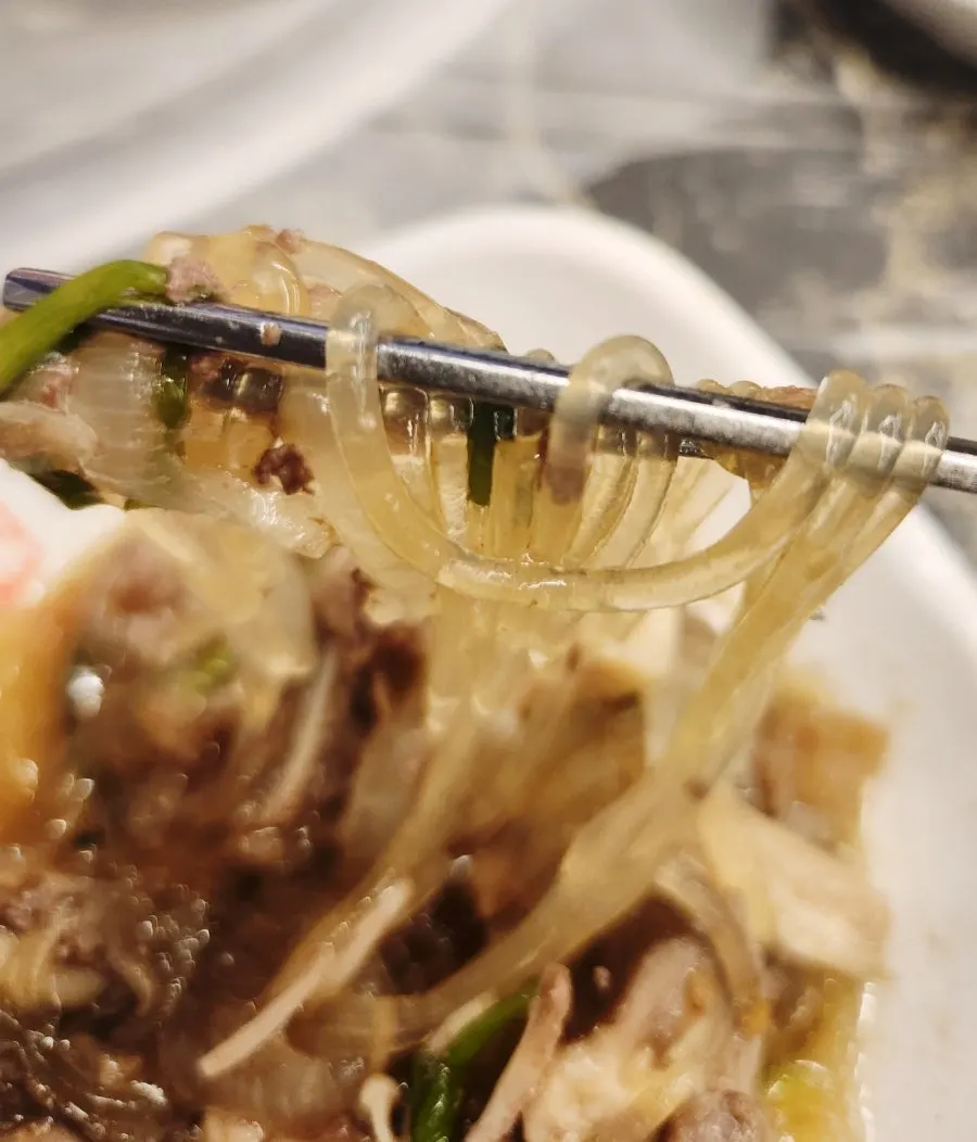 Lettuce wrap piled with bulgogi and onion