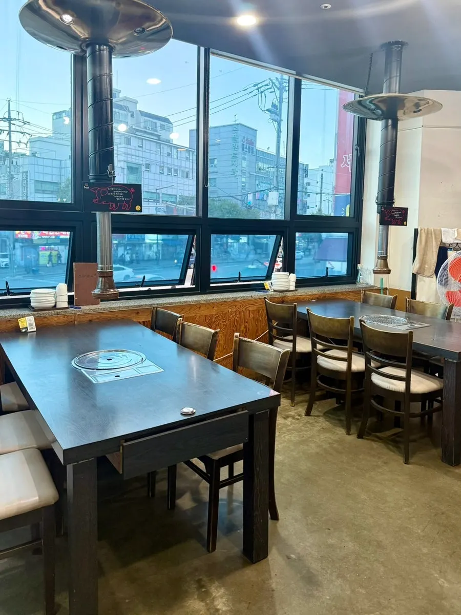 단체석이 있는 소담갈비 홀 전경