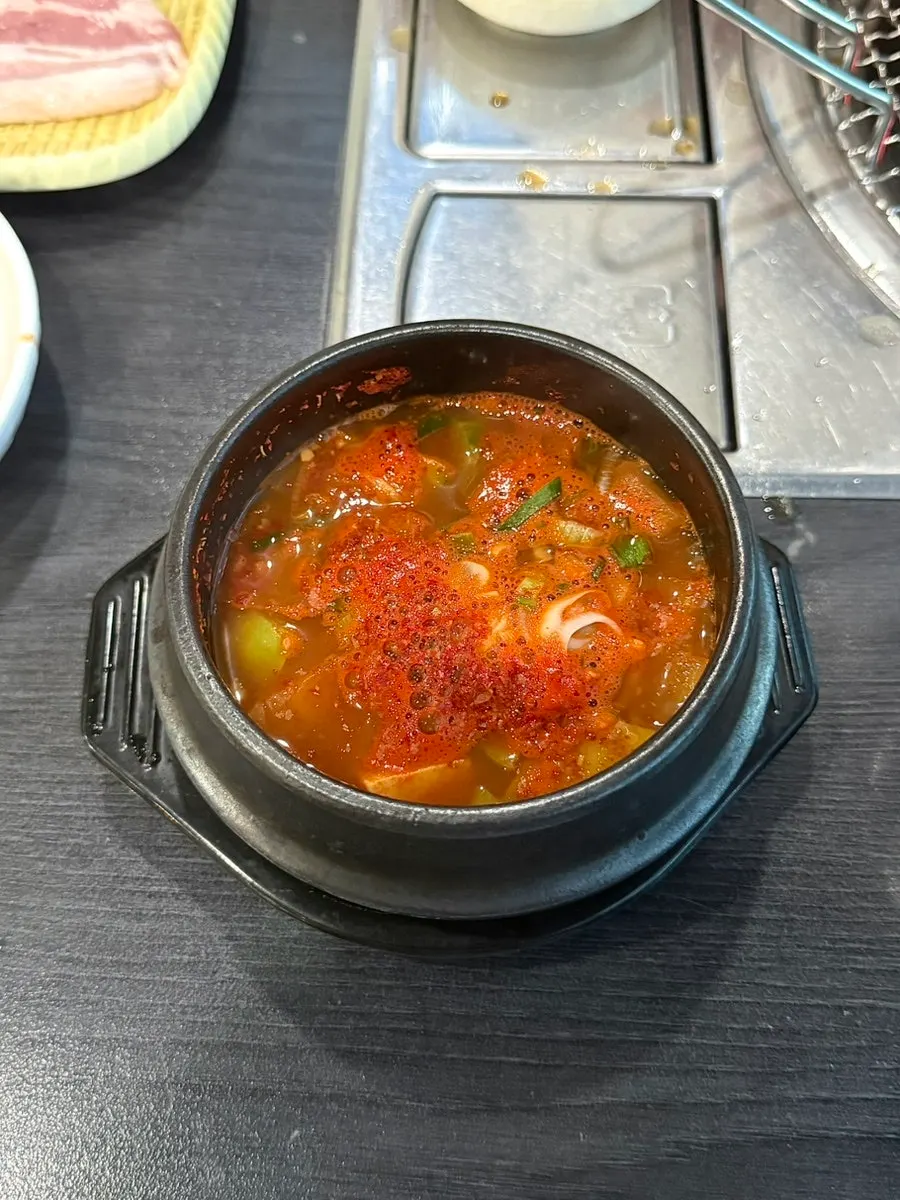 숯불에 구워지는 삼겹살