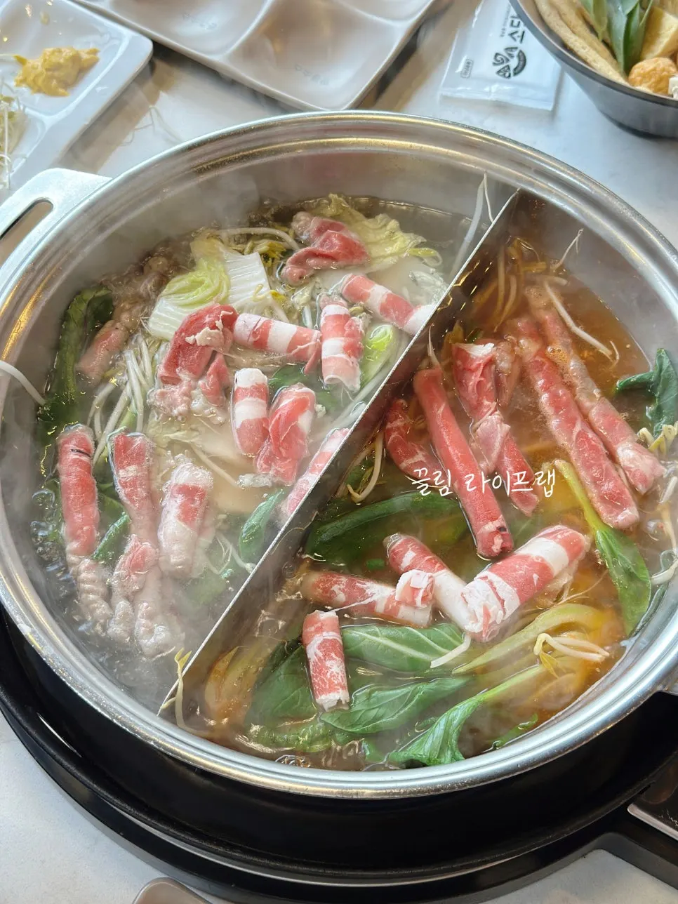 소담촌 수원정자점 가족 외식 테이블 모습
