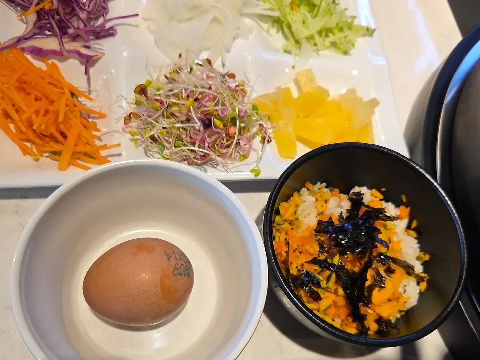 Assorted vegetable and mushroom platter for mushroom shabu