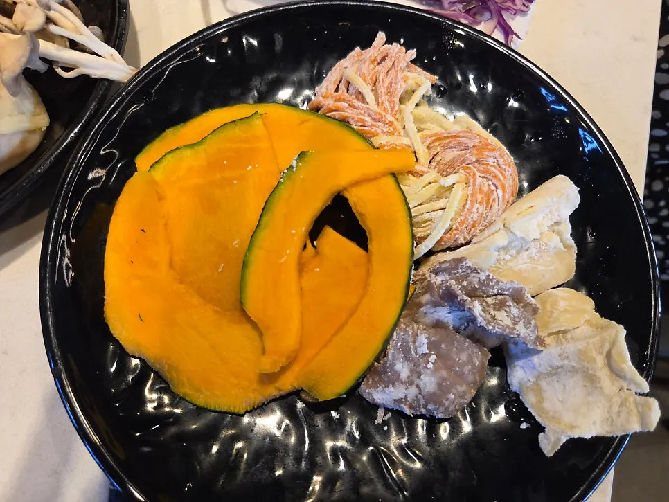 Kalguksu noodles added to the shabu shabu broth