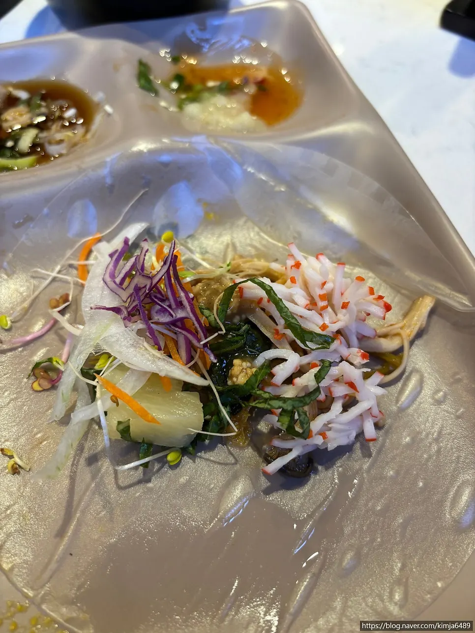 Spring roll wrapped with meat and vegetables