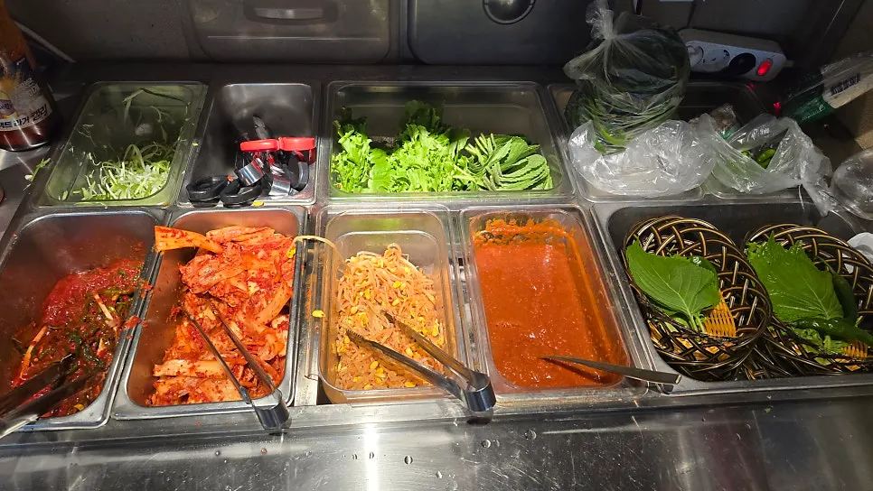 리필 가능한 샐러드바 기본 반찬